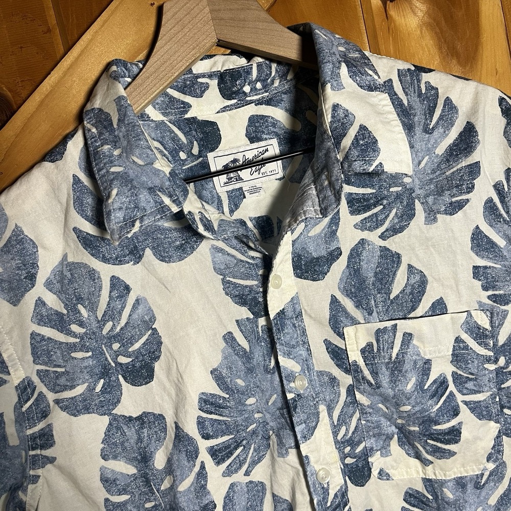 American Eagle Men's Large Blue/White Short Sleeve Button Up Shirt Tropical